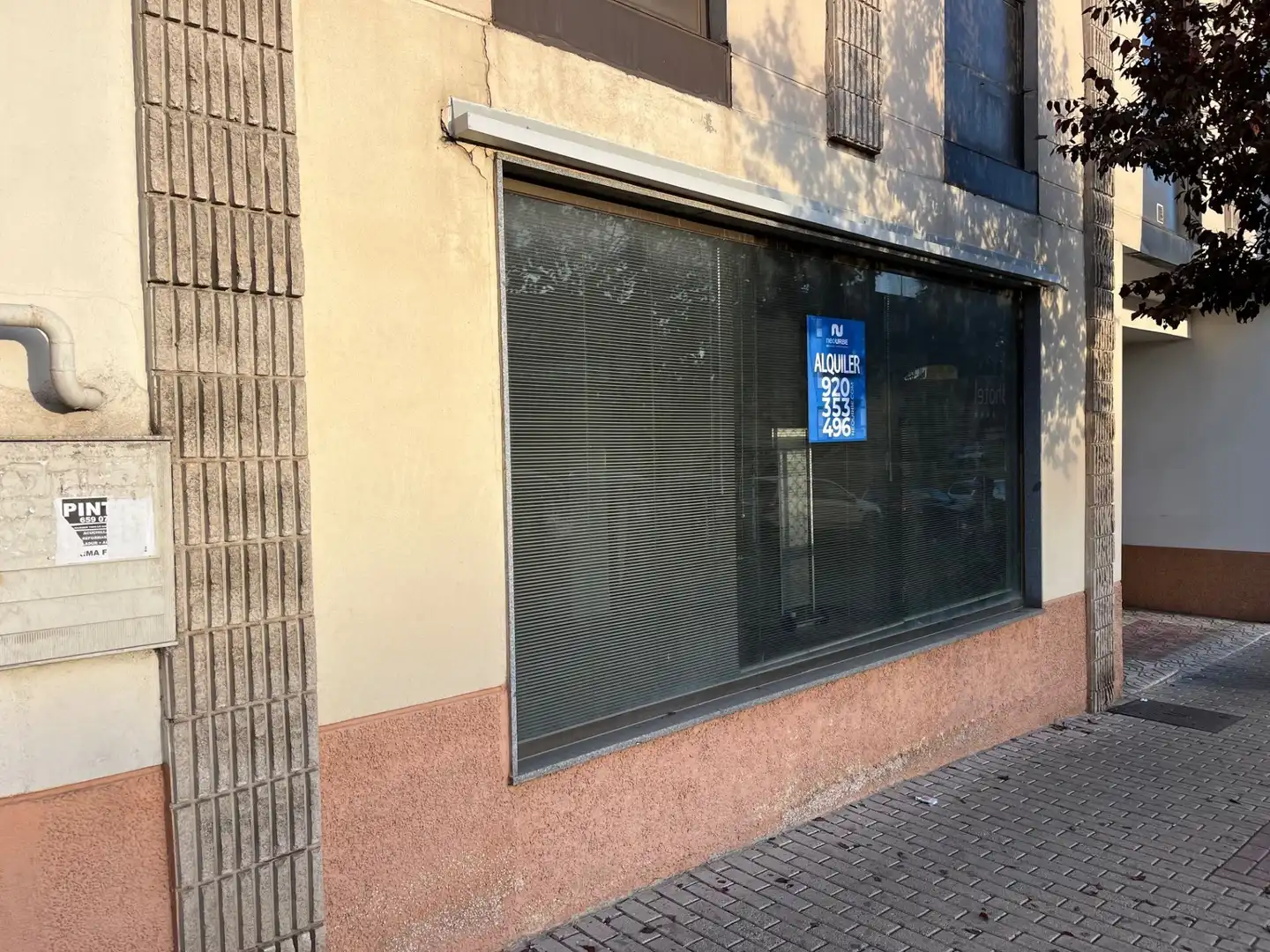 Vista exterior de Local de alquiler en Ávila