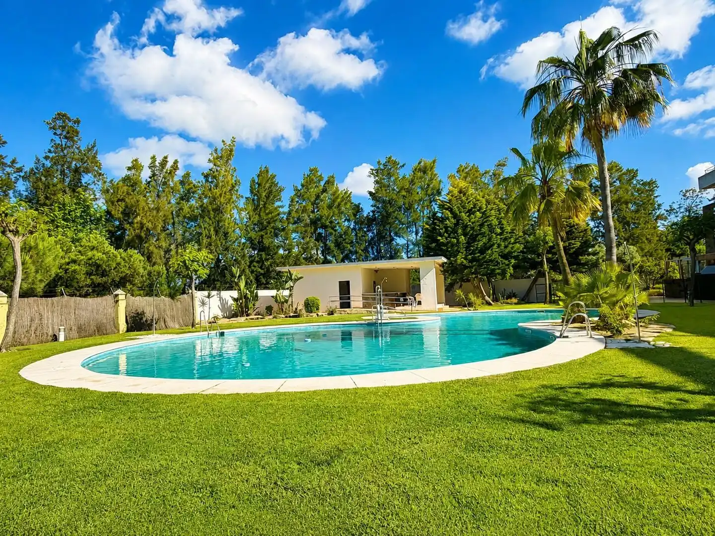Schwimmbecken von Wohnung zur Miete in El Portil mit Möbliert