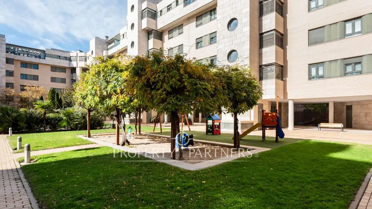 Exterior view of Apartments for sale in Madrid  with Air Conditioner, Heating and Private garden