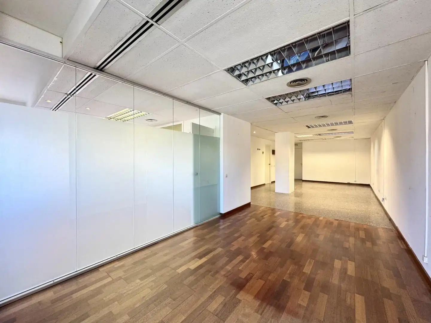 Bureau avec ascenseur à louer à de la Diputació, imagen 8
