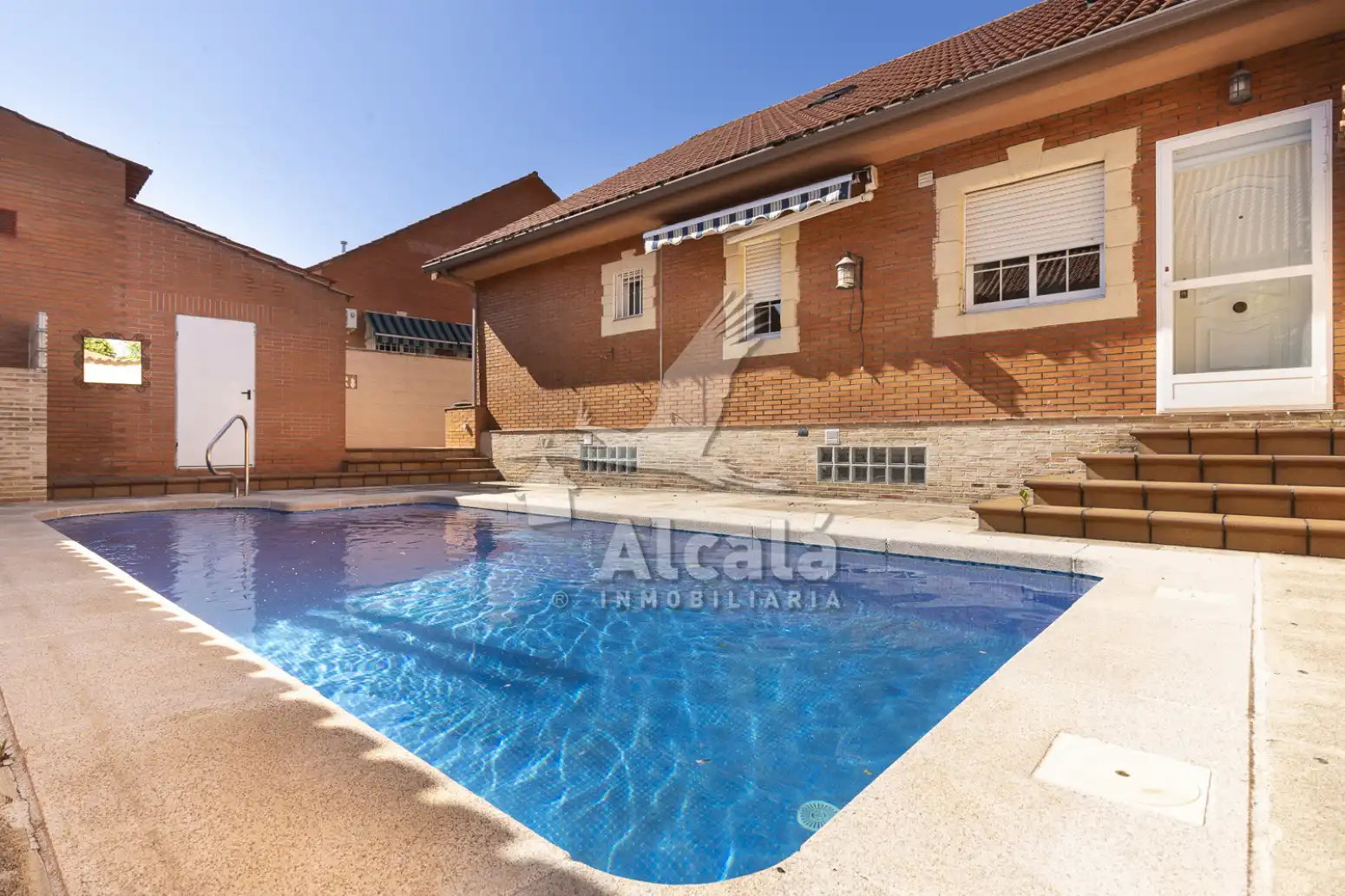 Piscina de Casa adosada en venta en Villalbilla con Aire acondicionado, Calefacción y Parquet