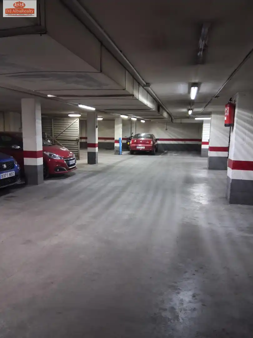 Aparcament de Apartament de lloguer en Albacete amb Aire condicionat, Moblat i Balcó