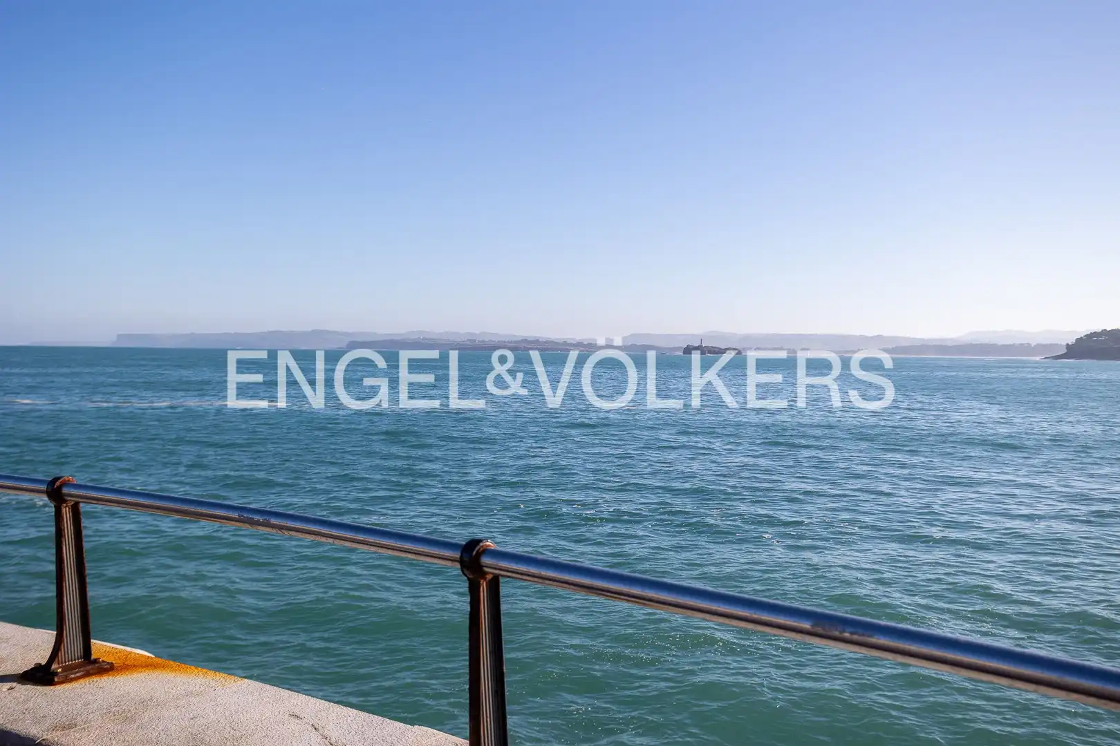 Terrasse von Einfamilien-Reihenhaus zum Verkauf in Santander mit Heizung, Privatgarten und Terrasse