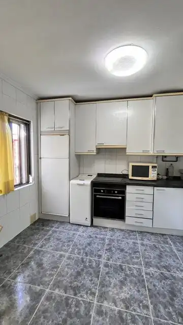 Cuina de Àtic en venda en Gijón  amb Calefacció i Terrassa