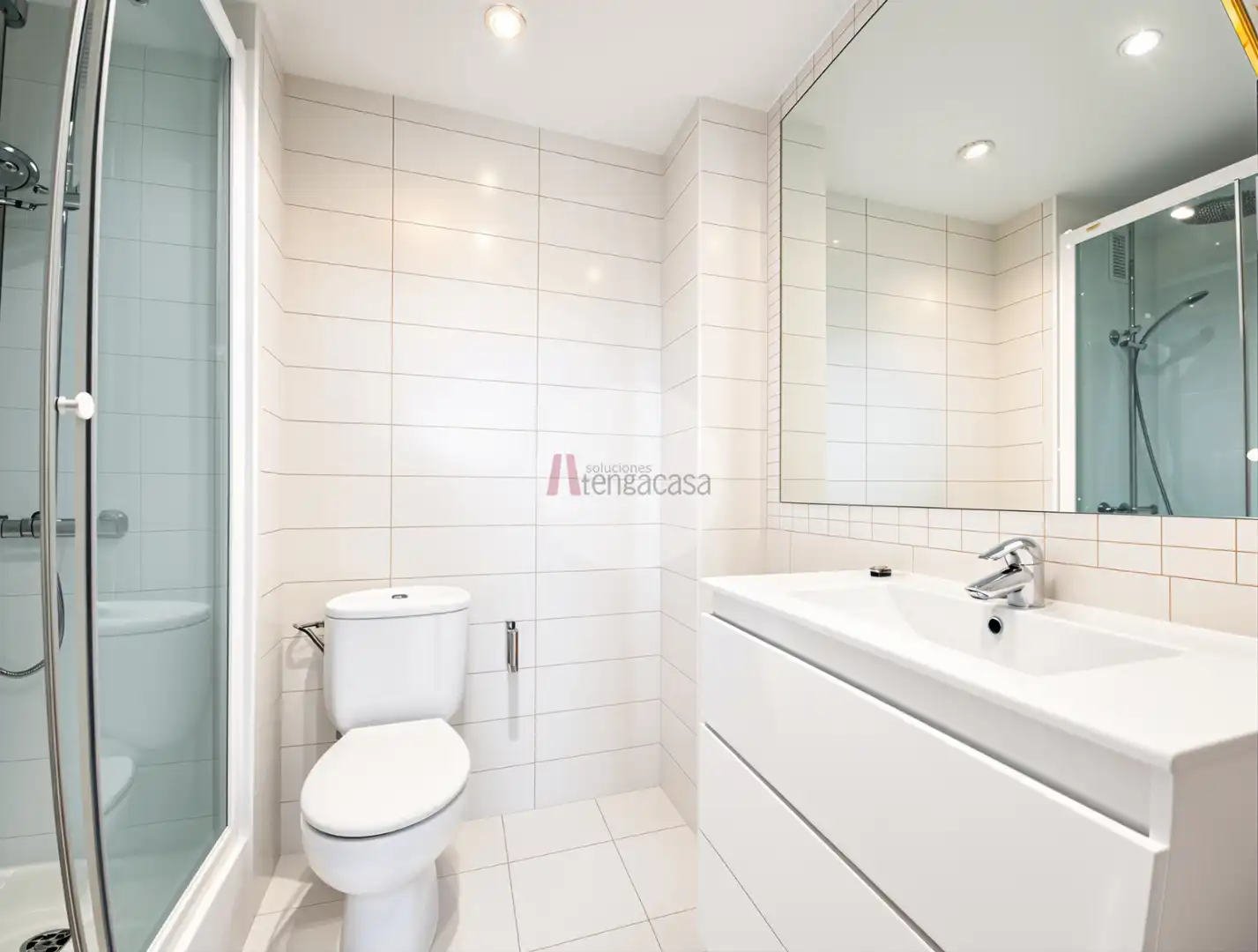 Bathroom of Attic for rent in Pozuelo de Alarcón  with Air Conditioner, Heating and Parquet flooring