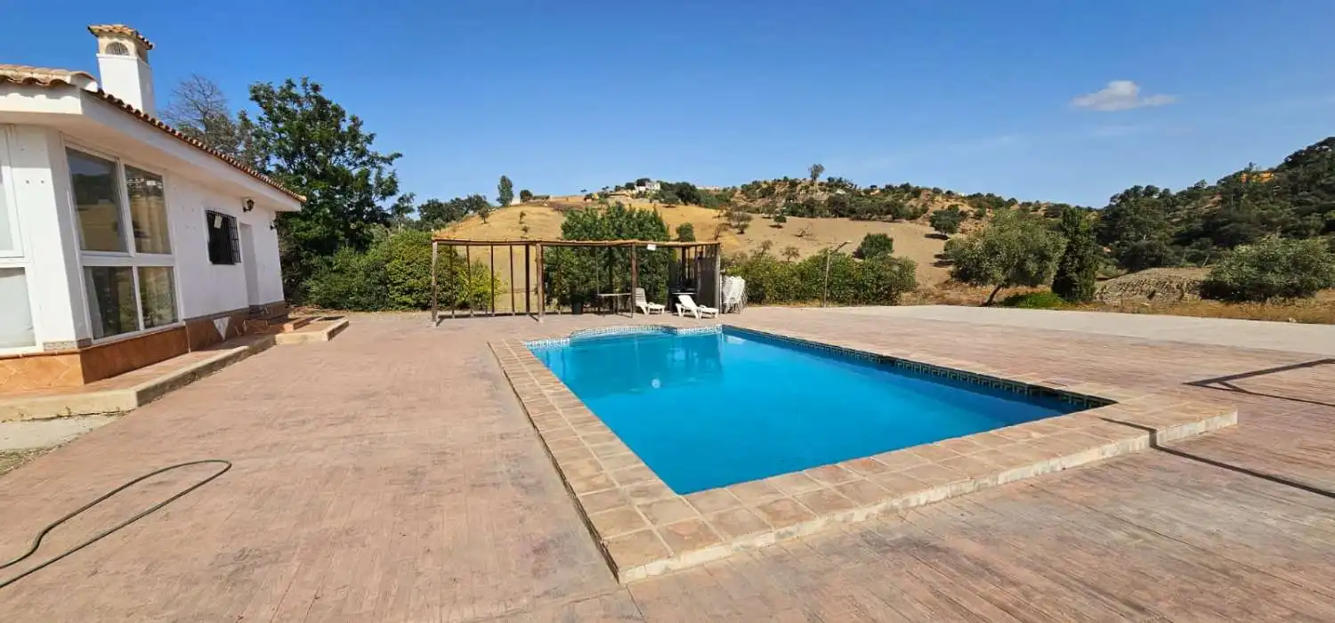 Villa avec piscine à vendre à Gibralgalía