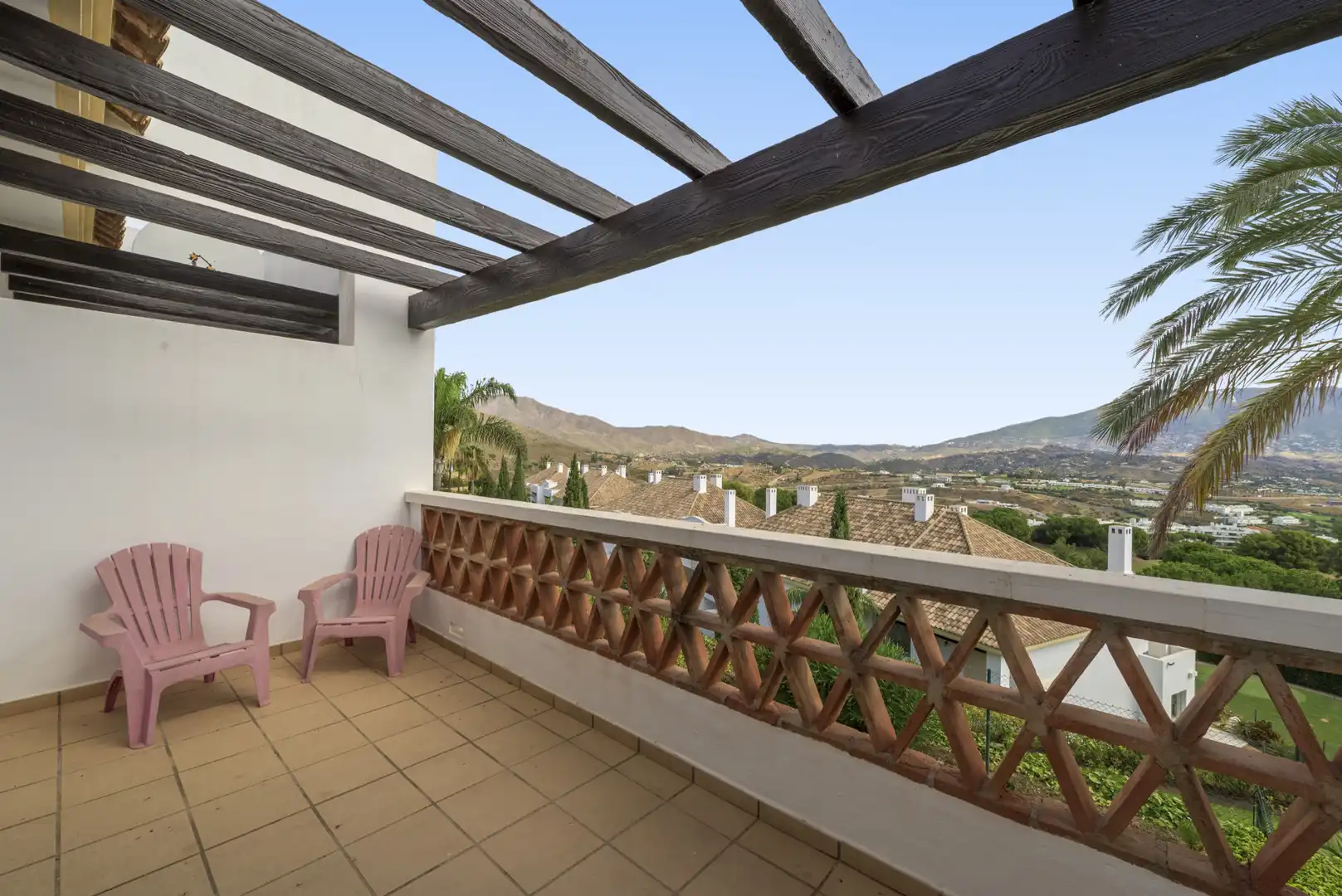 Terrasse von Einfamilien-Reihenhaus zum Verkauf in Mijas mit Klimaanlage, Privatgarten und Terrasse