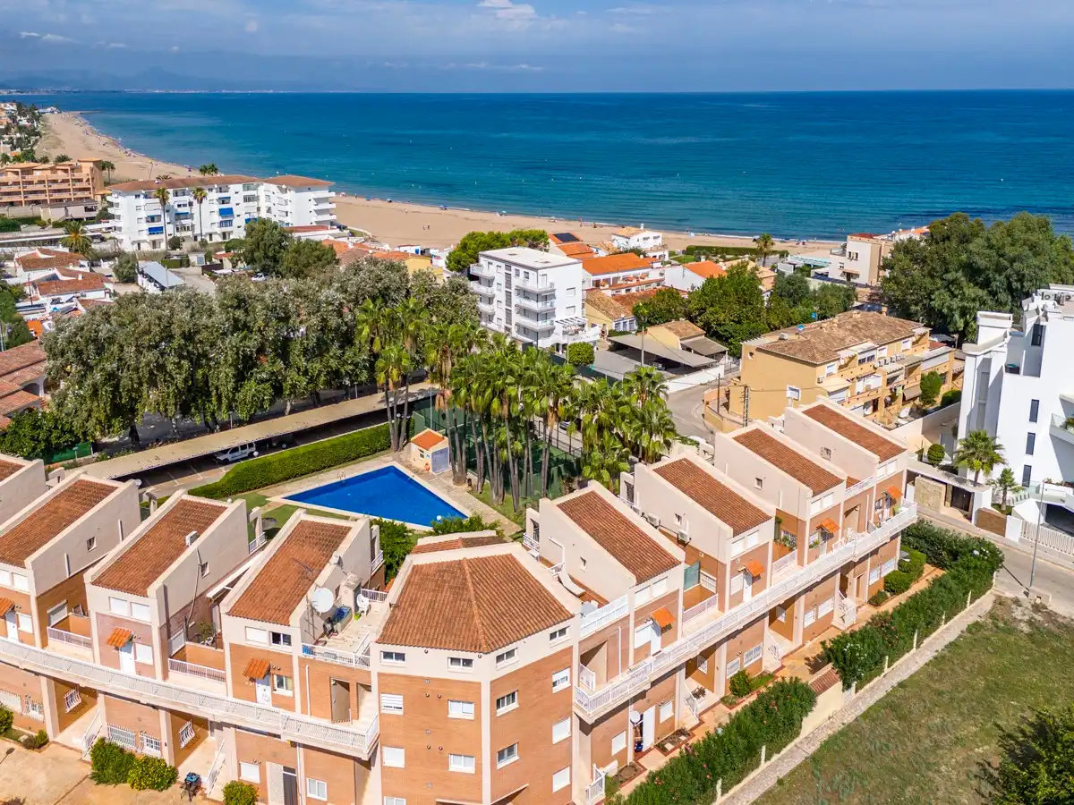 Penthouse with pool for sale in Las Marinas / Les Marines