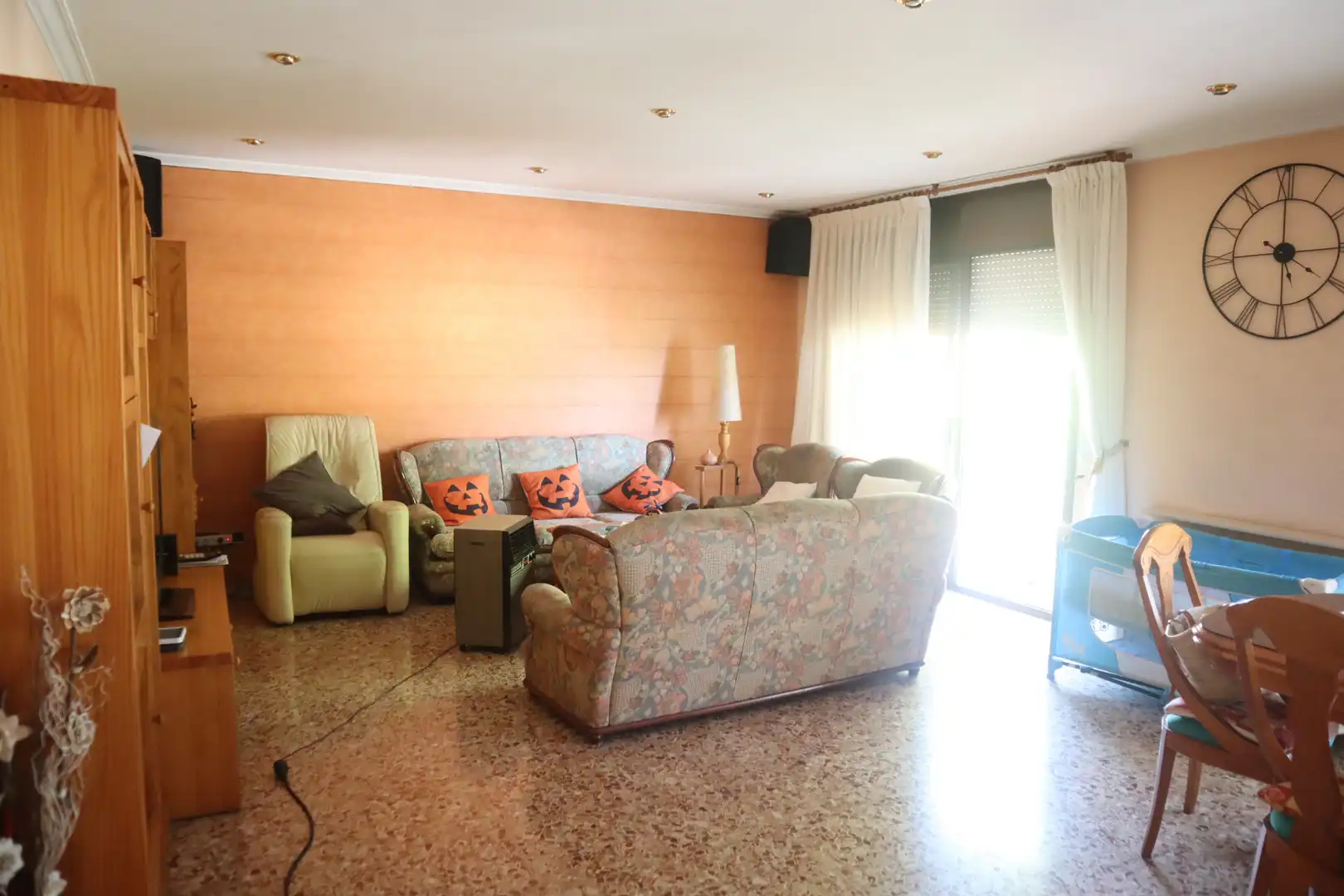 Sala d'estar de Casa o xalet en venda en Cerdanyola del Vallès amb Calefacció, Terrassa i Traster