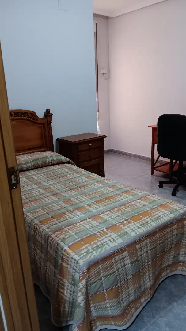 Dormitori de Pis de lloguer en Albacete amb Aire condicionat, Calefacció i Moblat