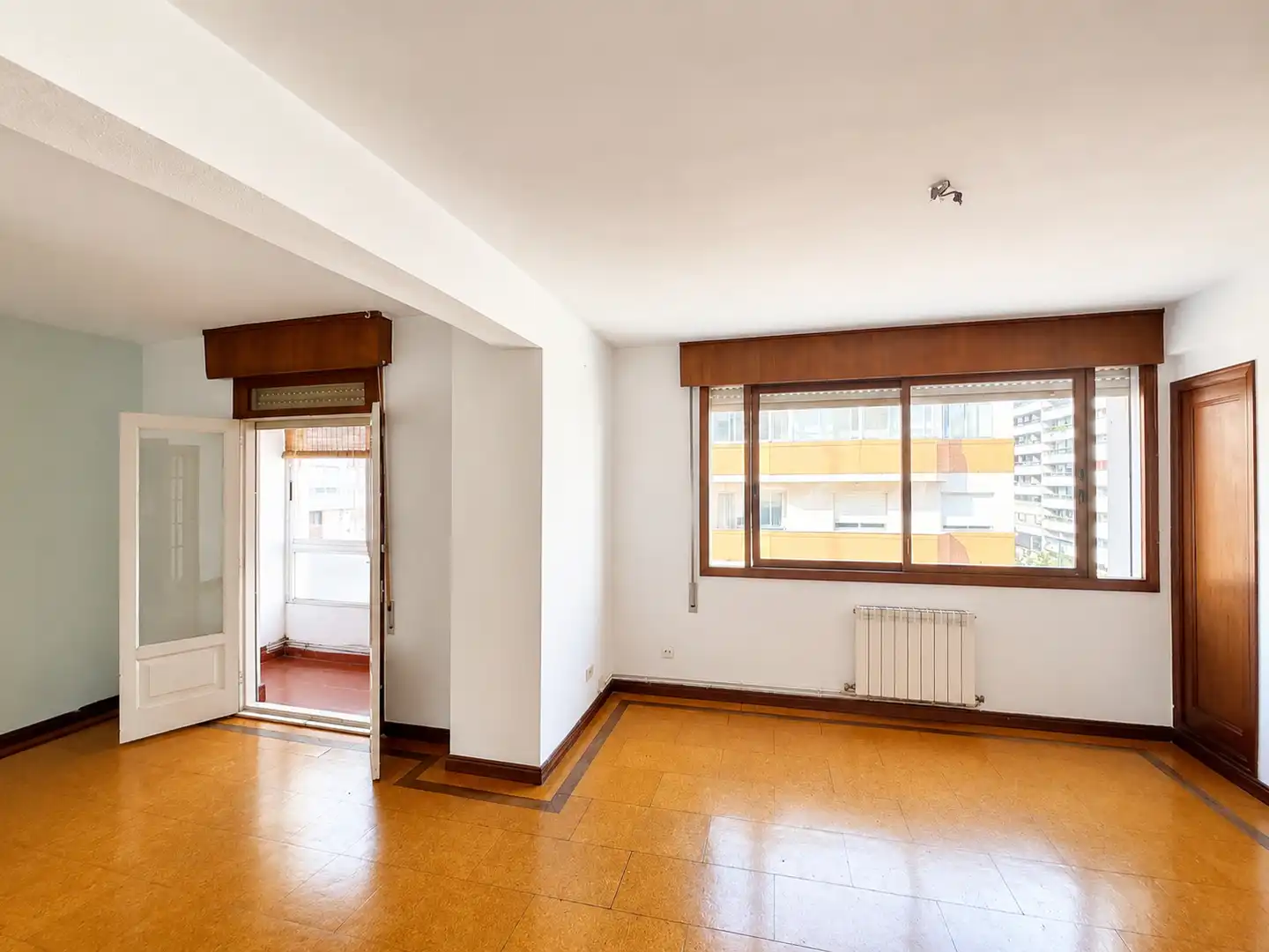 Living room of Flat for sale in Vigo   with Heating, Parquet flooring and Balcony