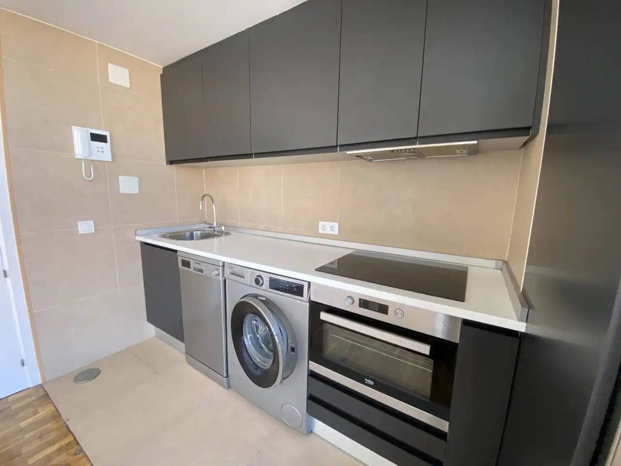 Cocina de Piso de alquiler en Madrid con Calefacción, Parquet y Alarma