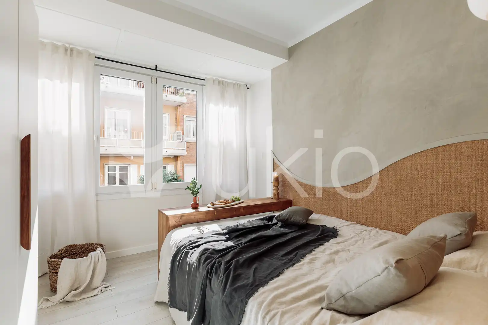 Dormitori de Apartament de lloguer en Barcelona amb Aire condicionat, Calefacció i Moblat