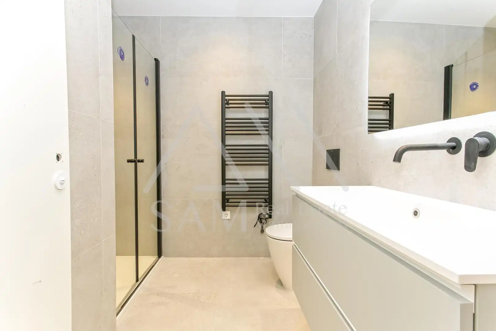 Badezimmer von Wohnung zum Verkauf in Barcelona mit Heizung und Gemeinschaftspool