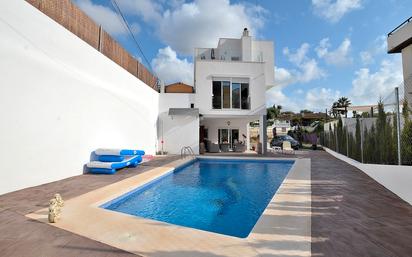 Piscina de Casa o xalet en venda en Fuengirola amb Aire condicionat, Jardí privat i Terrassa