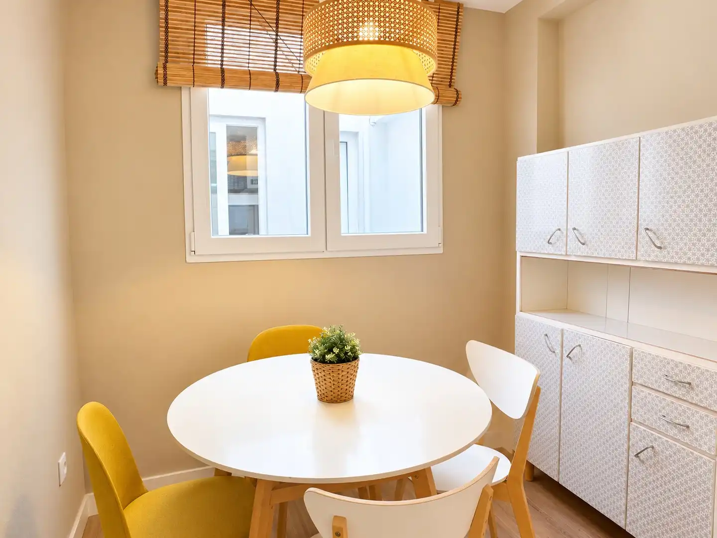 Comedor de Piso en venta en Motril con Aire acondicionado, Amueblado y Balcón