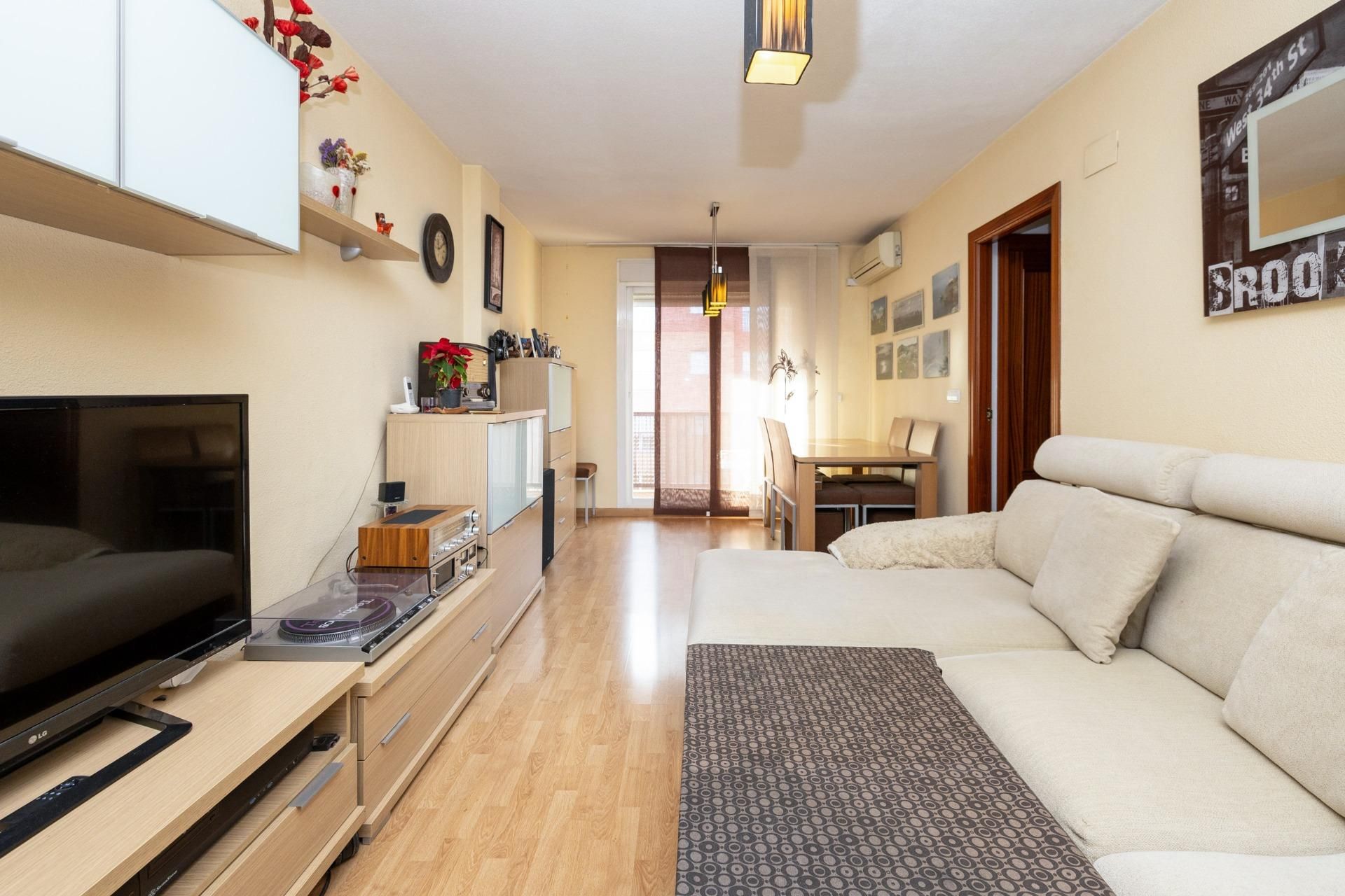 Living room of Flat for sale in  Granada Capital  with Air Conditioner, Heating and Private garden
