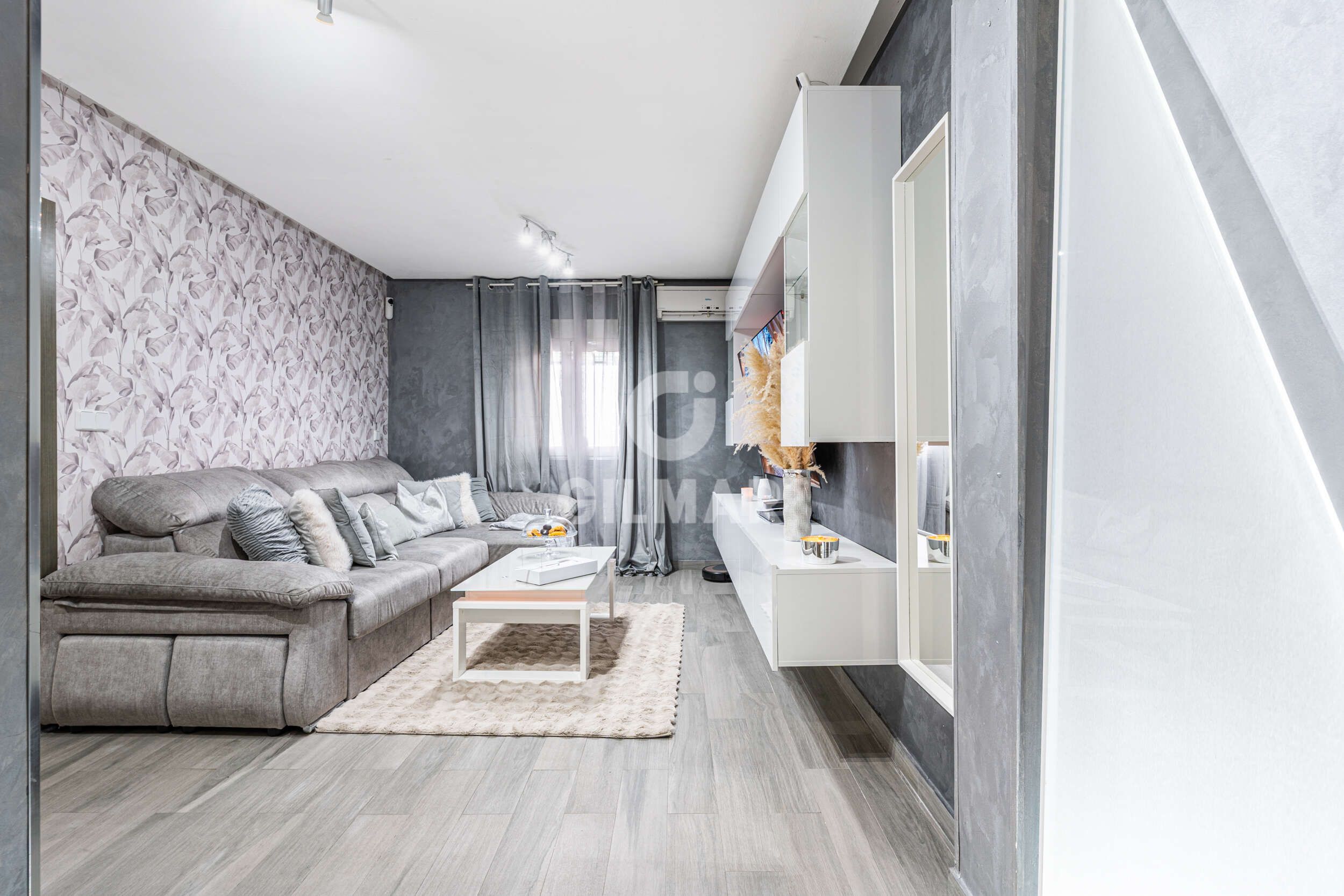 Living room of Flat for sale in  Madrid Capital  with Heating