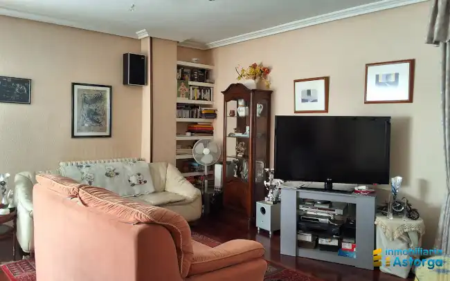 Sala de estar de Casa o chalet en venta en Astorga con Calefacción, Jardín privado y Parquet