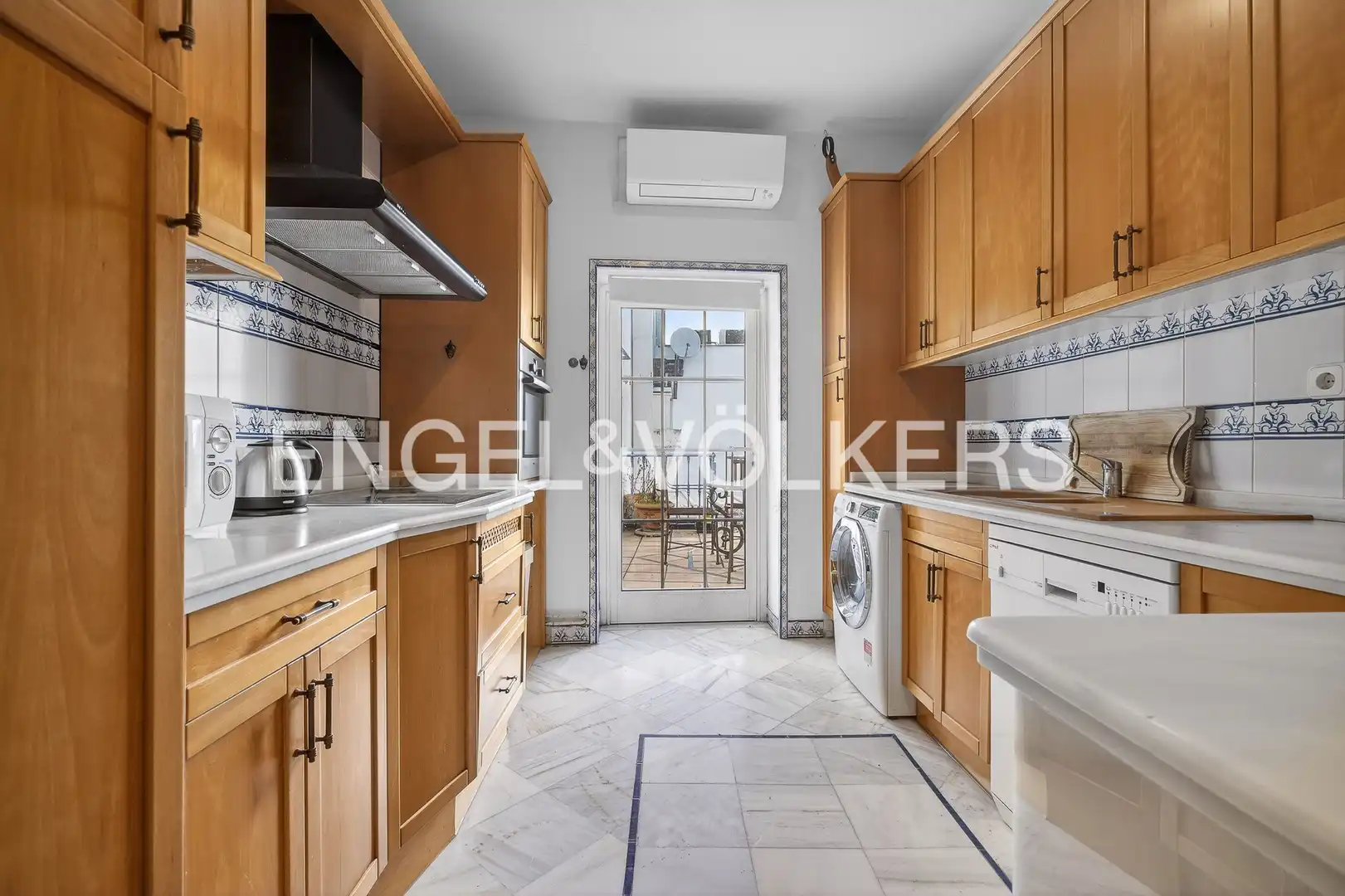 Kitchen of Houses for sale in Sevilla  with Air Conditioner, Heating and Parquet flooring