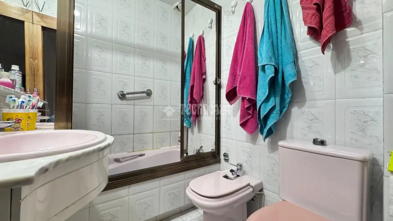 Bathroom of Flat for sale in Madrid  with Heating, Parquet flooring and Terrace