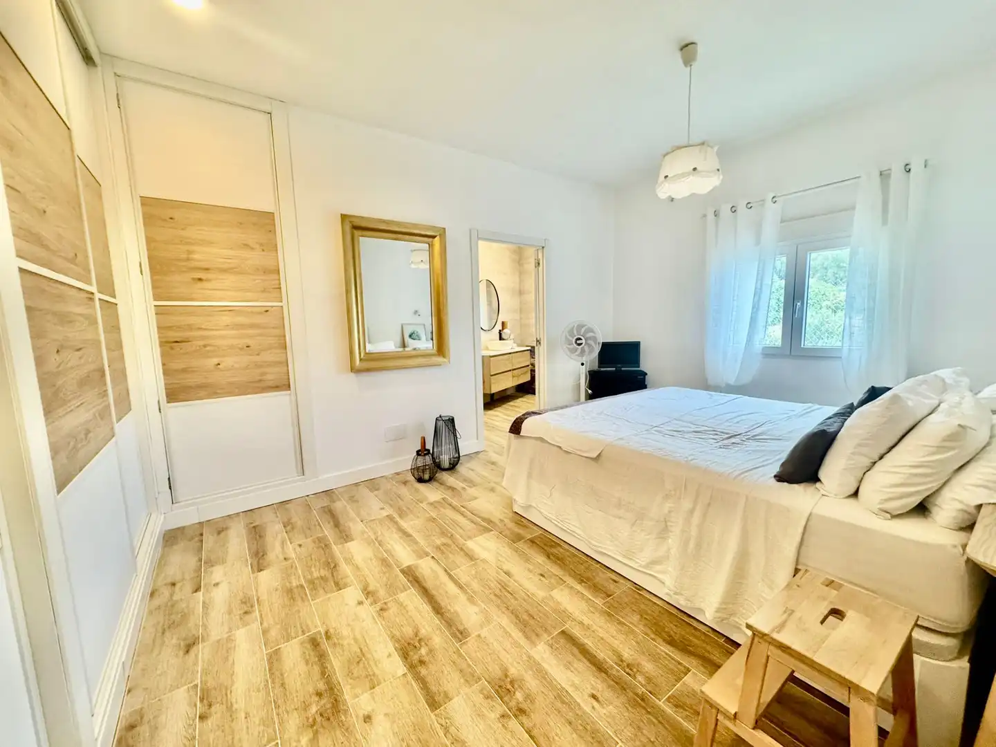 Dormitori de Casa o xalet en venda en Mijas amb Aire condicionat, Jardí privat i Terrassa
