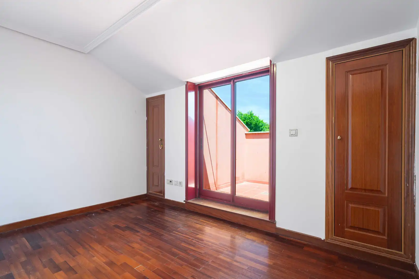 Habitación de Dúplex en venta en Oleiros con Calefacción, Trastero y Piscina