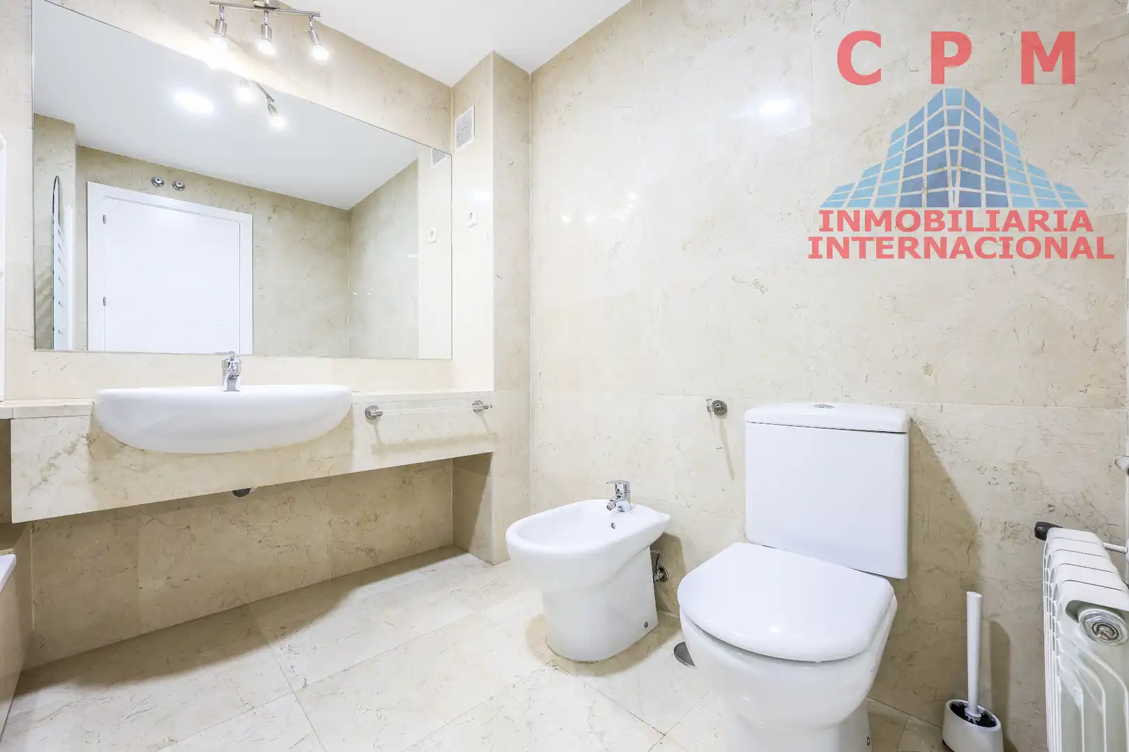 Bathroom of Flat for rent in Madrid  with Air Conditioner, Heating and Parquet flooring