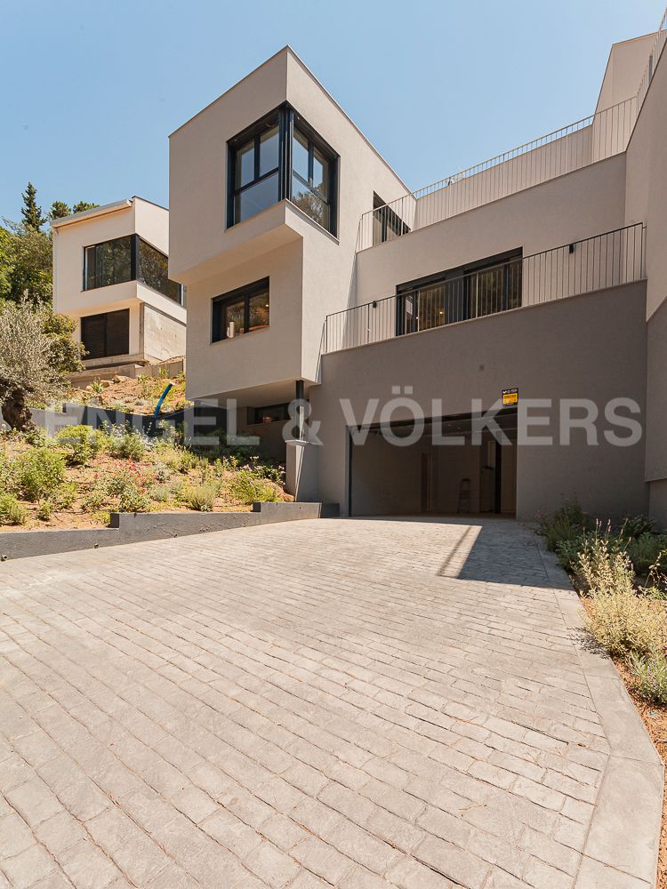 Vista exterior de Casa o xalet en venda en  Barcelona Capital amb Aire condicionat, Calefacció i Piscina