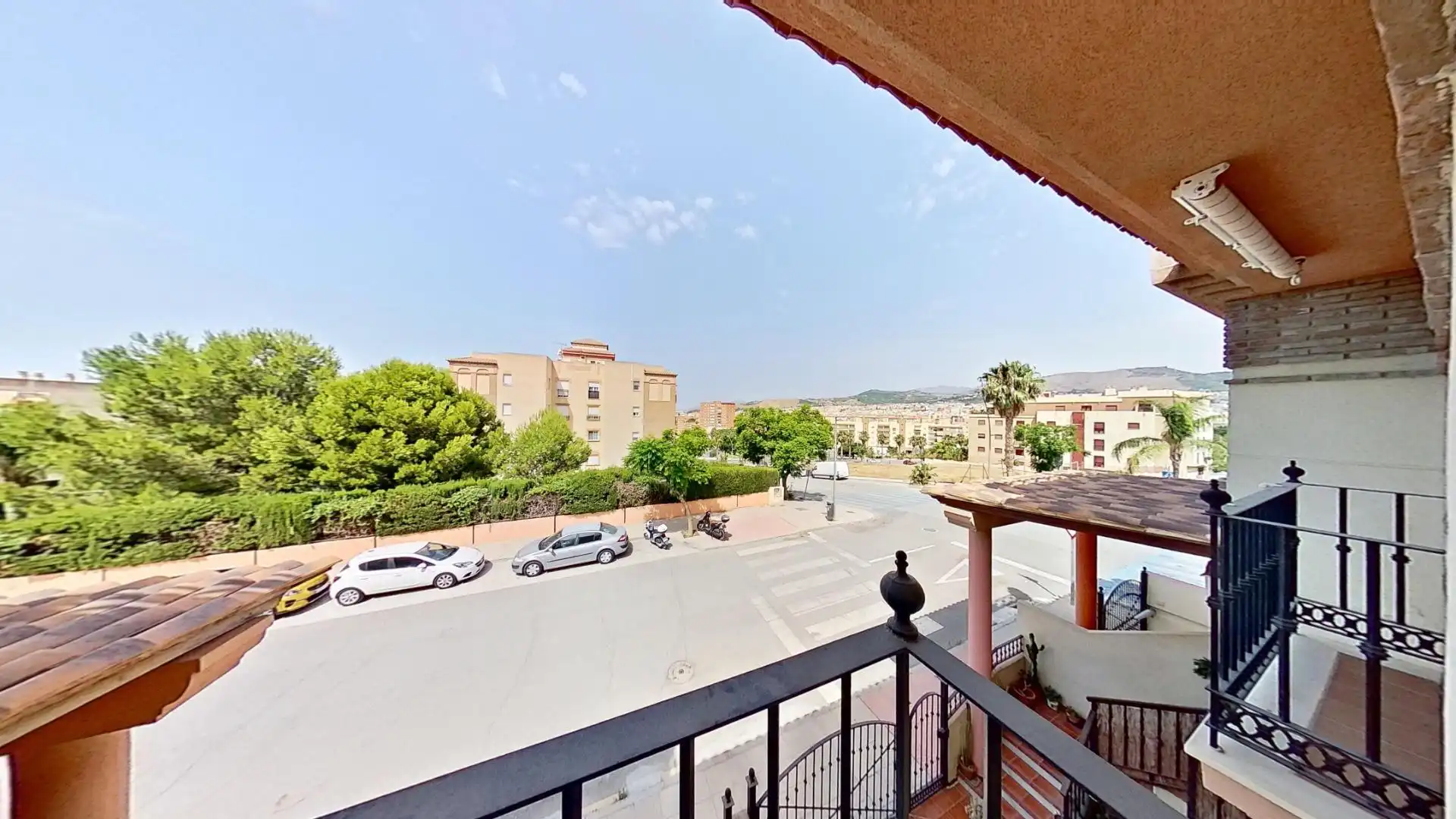 Vista exterior de Casa o xalet en venda en Motril amb Terrassa i Balcó