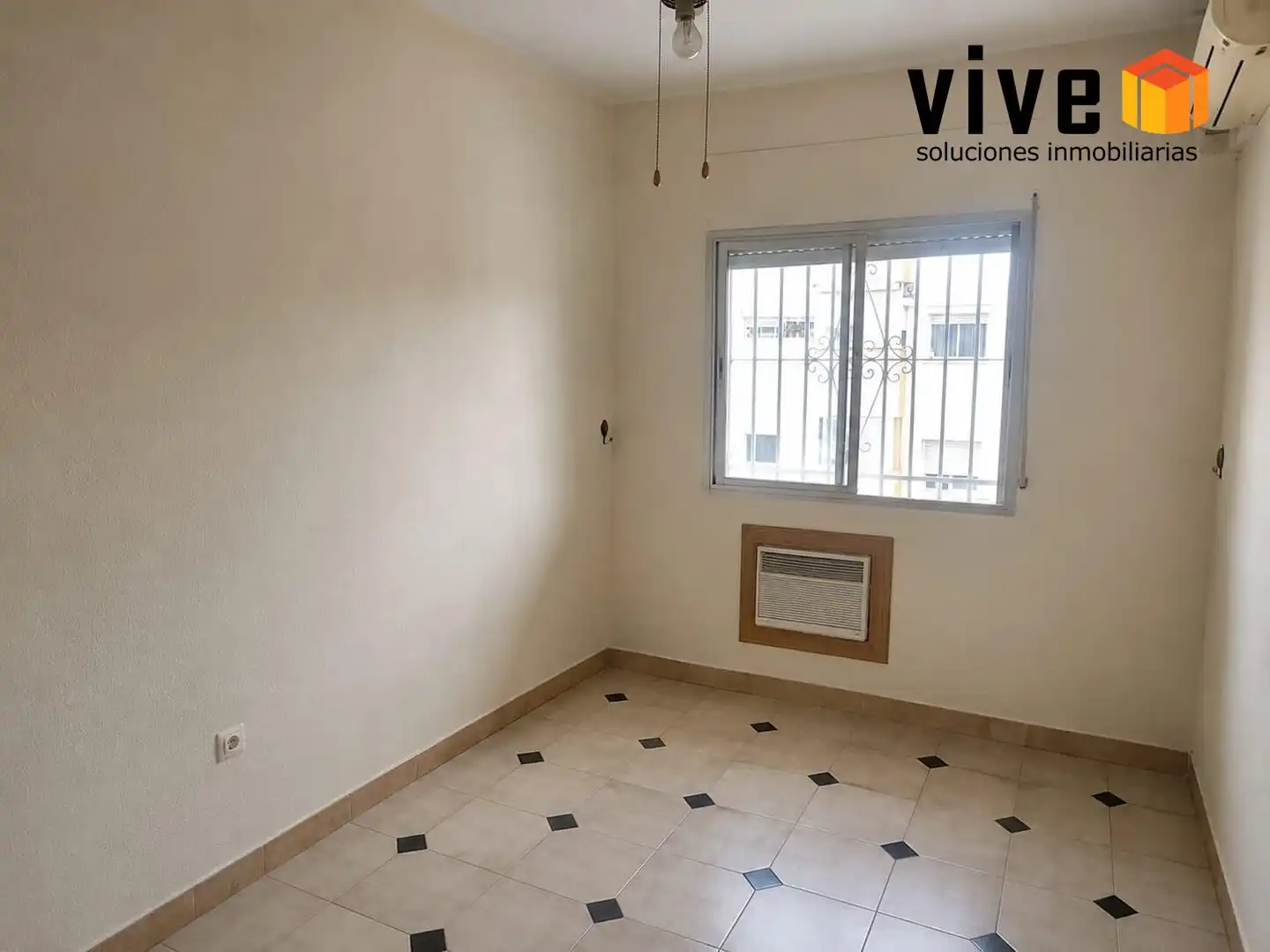 Habitación de Piso en venta en Sevilla con Aire acondicionado, Terraza y Amueblado