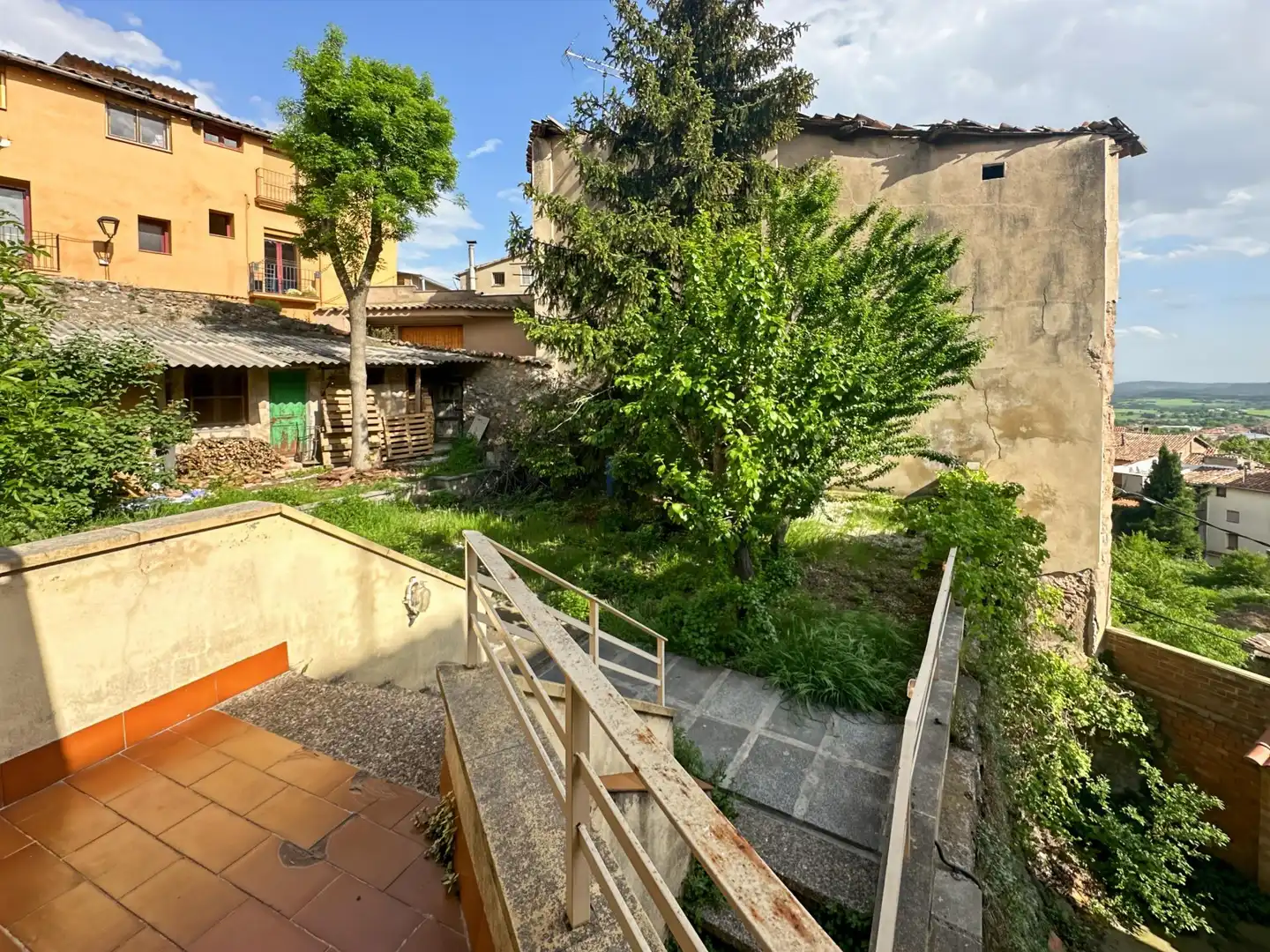 Terrasse von Einfamilien-Reihenhaus zum Verkauf in Berga mit Heizung und Balkon