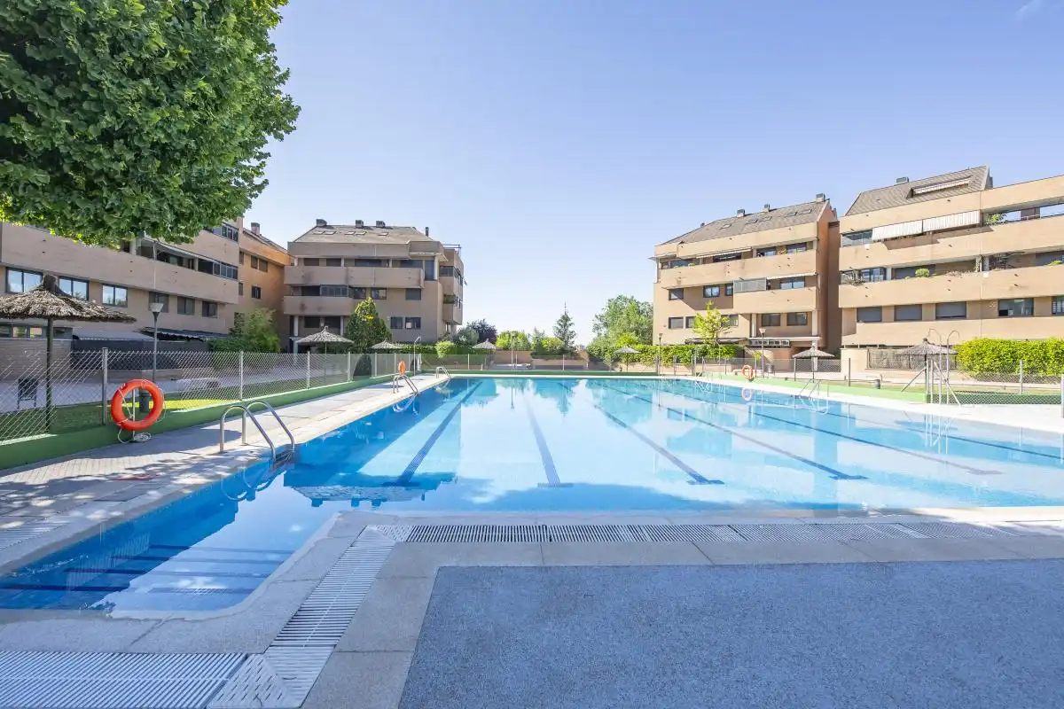 Piscina de Àtic en venda en Pozuelo de Alarcón amb Aire condicionat, Calefacció i Jardí privat