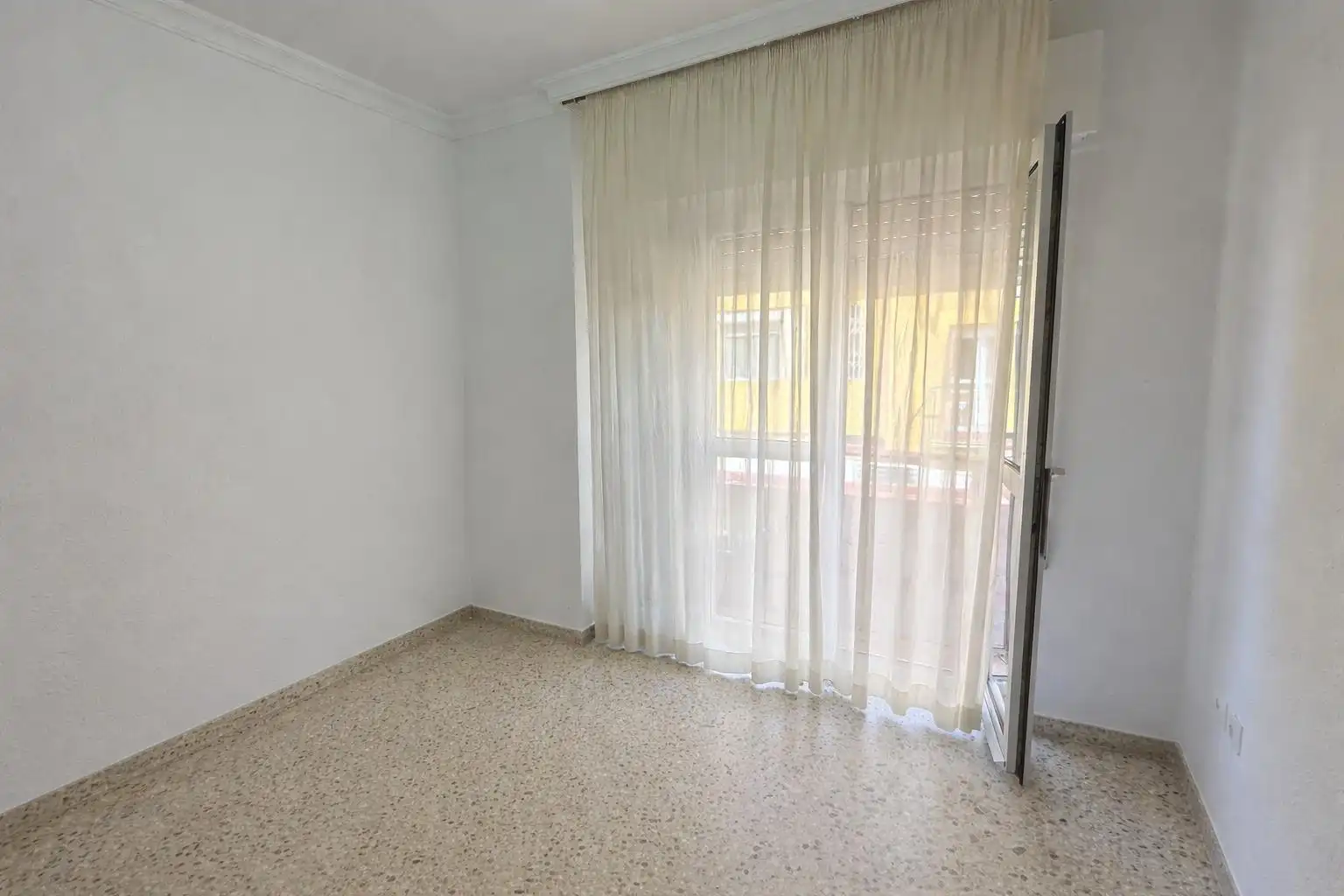 Dormitori de Pis en venda en La Línea de la Concepción amb Terrassa i Balcó