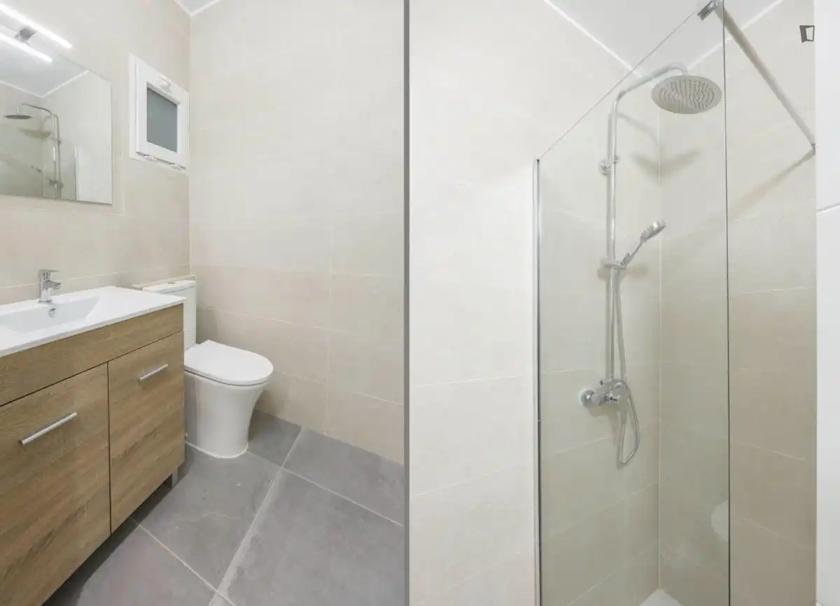 Bany de Apartament per a compartir en Valencia amb Moblat, Forn i Rentadora