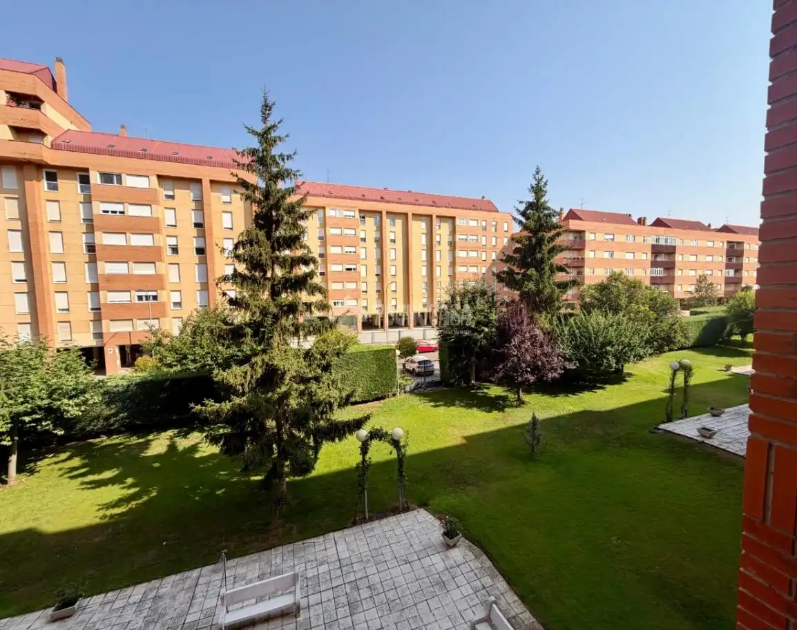 Pis amb piscina en venda a C. Teresa Monje, imagen 16