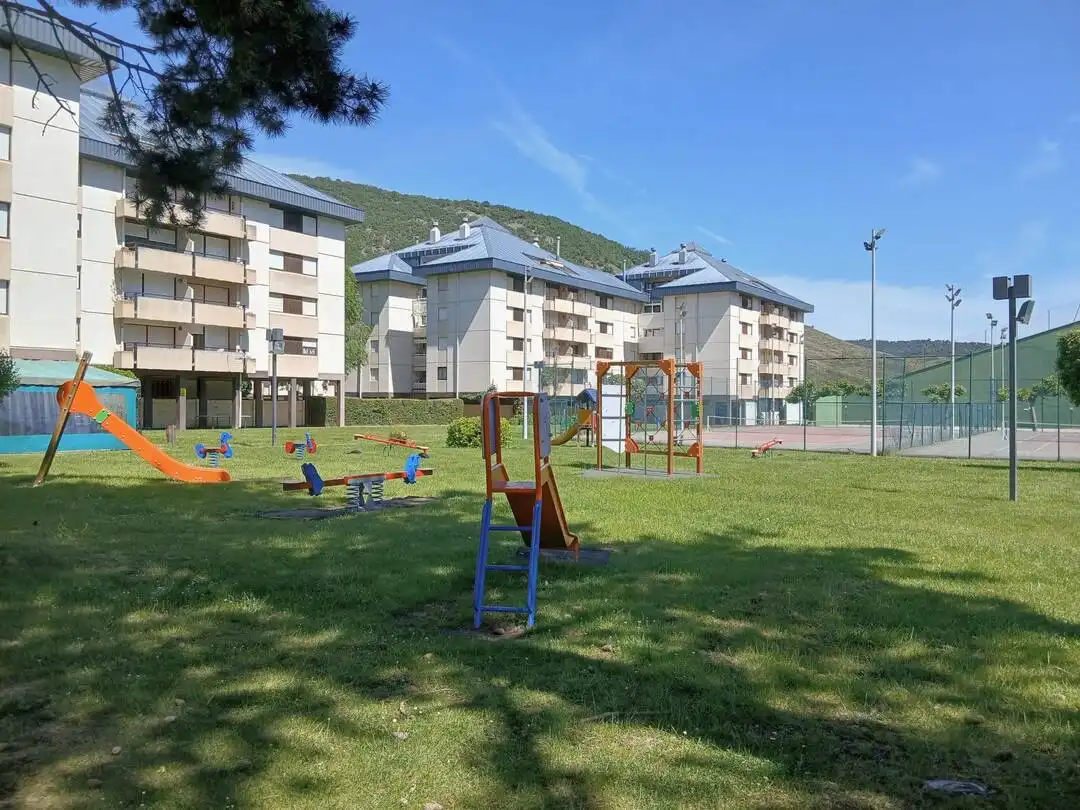 Parkplatz von Wohnung zum Verkauf in Ezcaray mit Heizung, Privatgarten und Terrasse