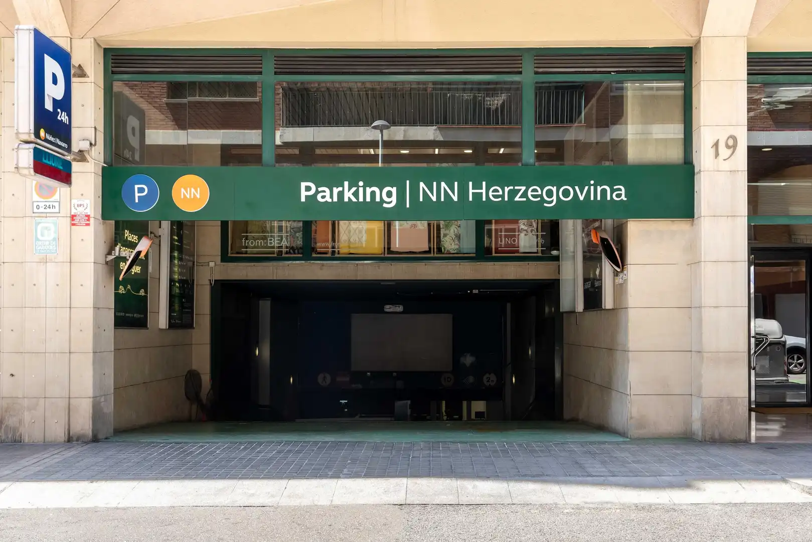 Parkplatz von Garage zur Miete in Barcelona