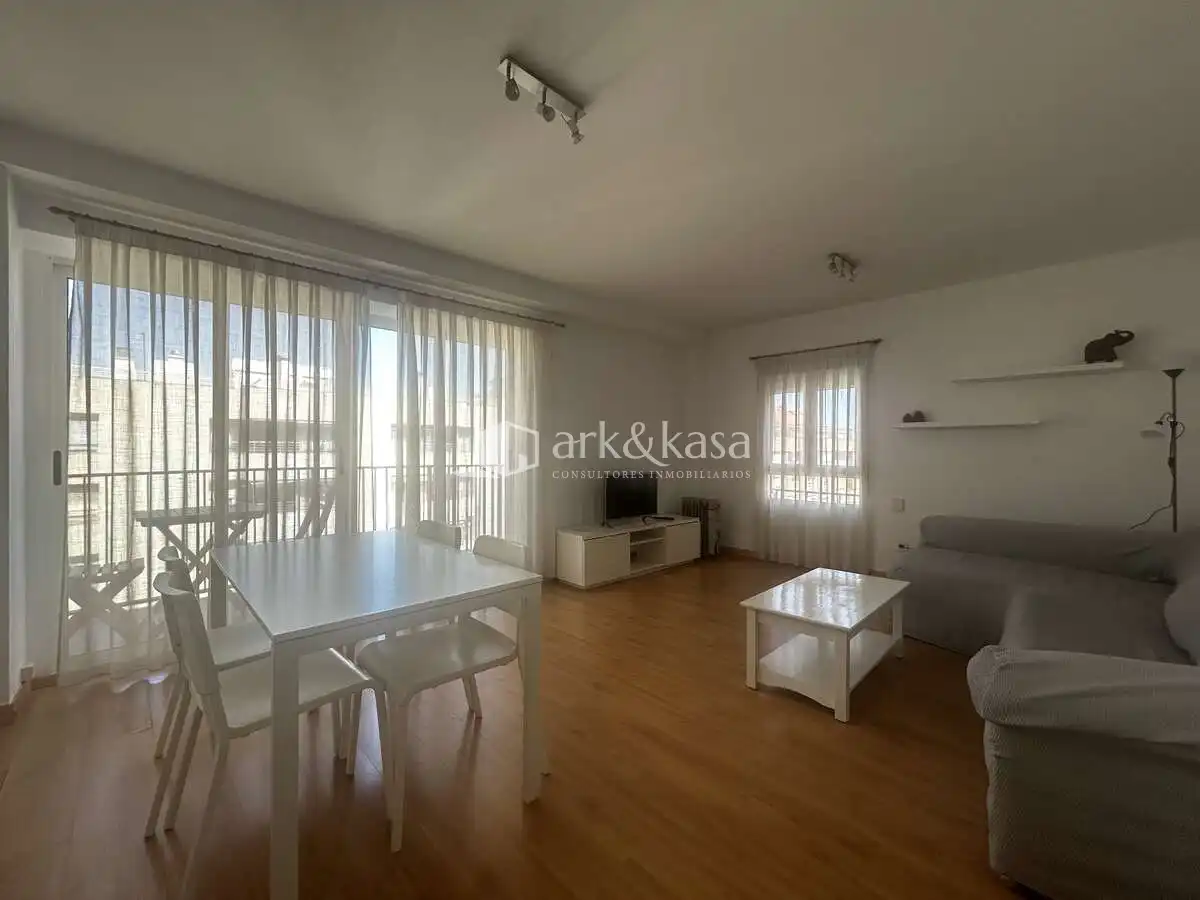 Vista exterior de Piso de alquiler en Valencia con Amueblado, Horno y Microondas