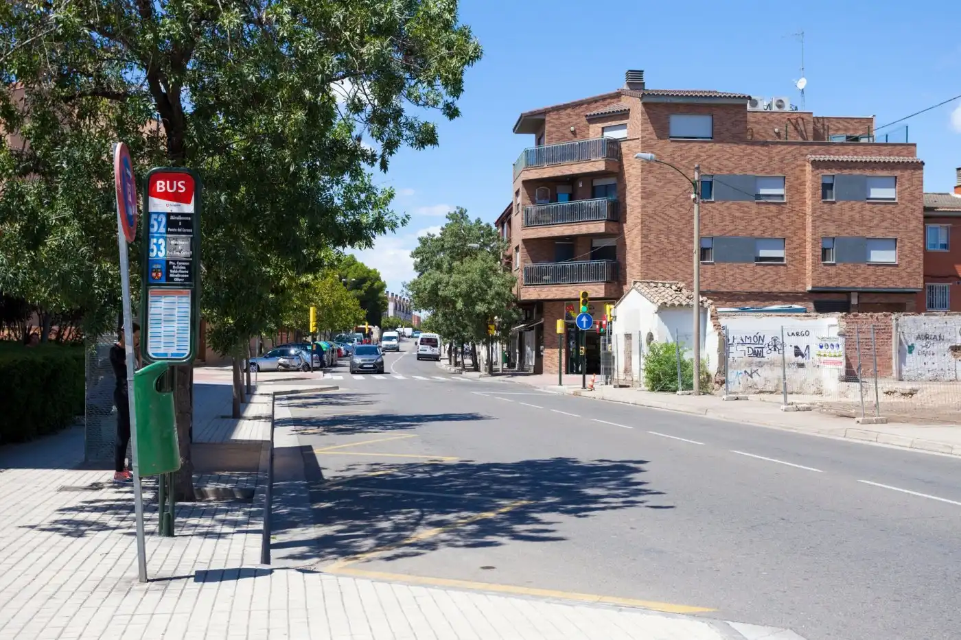 Außenansicht von Erdgeschoss zum Verkauf in Zaragoza mit Klimaanlage, Heizung und Terrasse