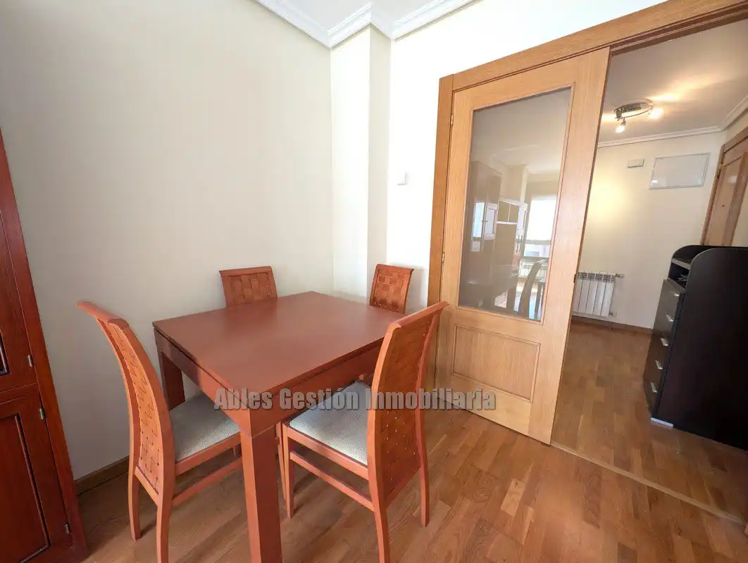 Comedor de Piso de alquiler en Siero con Calefacción, Parquet y Trastero