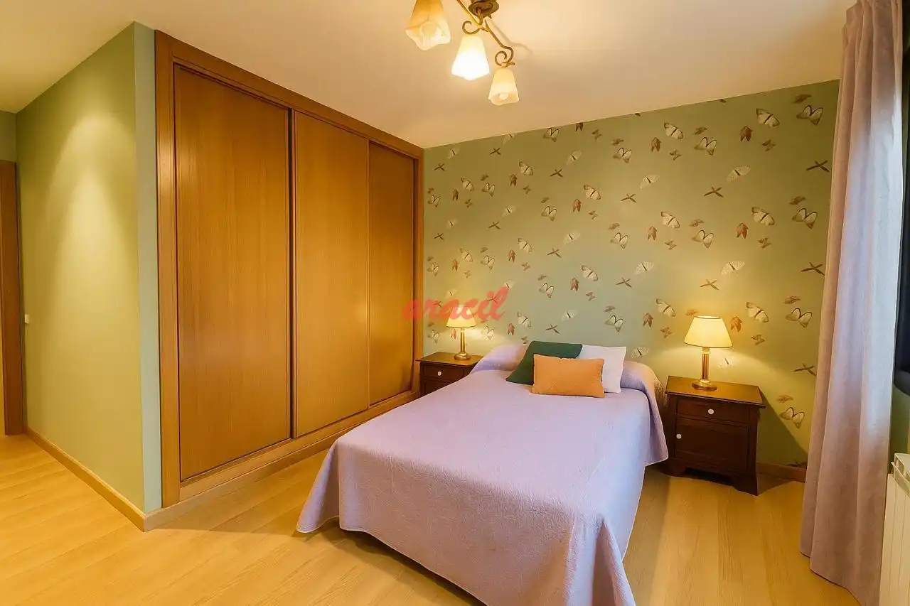 Habitación de Casa o chalet en venta en Ourense Capital  con Calefacción, Jardín privado y Terraza