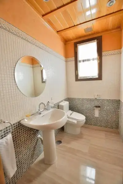 Bathroom of Houses for sale in Ronda  with Private garden, Terrace and Storage room