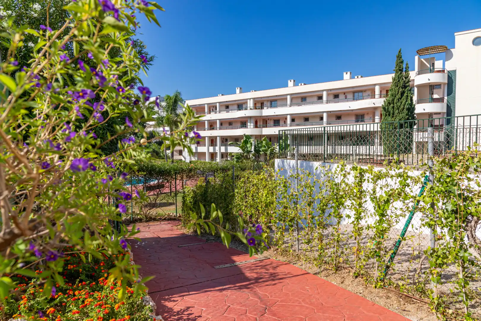 Exterior view of Ground floor for rent in Marbella  with Air Conditioner, Storage room and Furnished