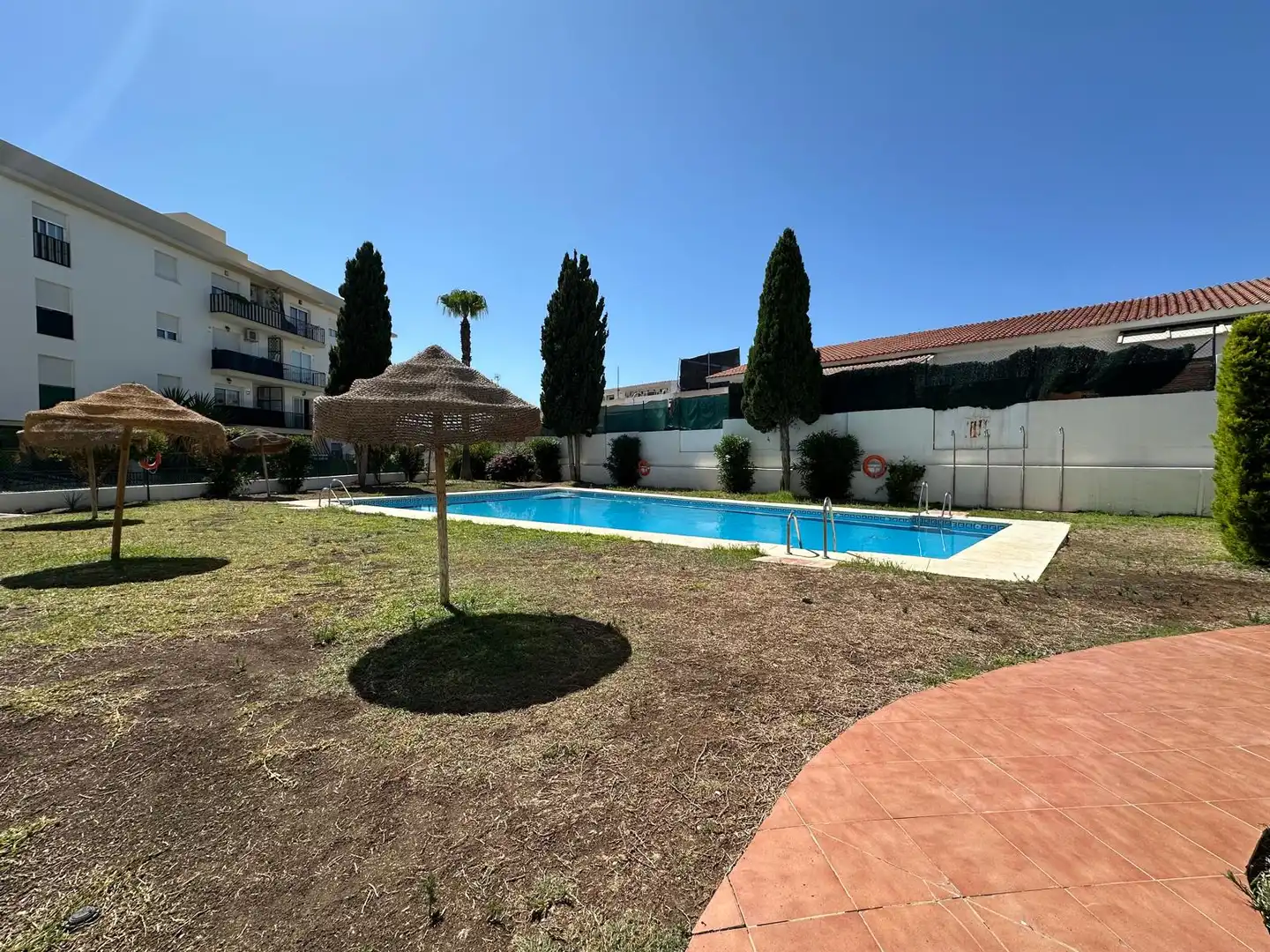 Piscina de Pis en venda en Vélez-Málaga amb Traster, Moblat i Piscina comunitària