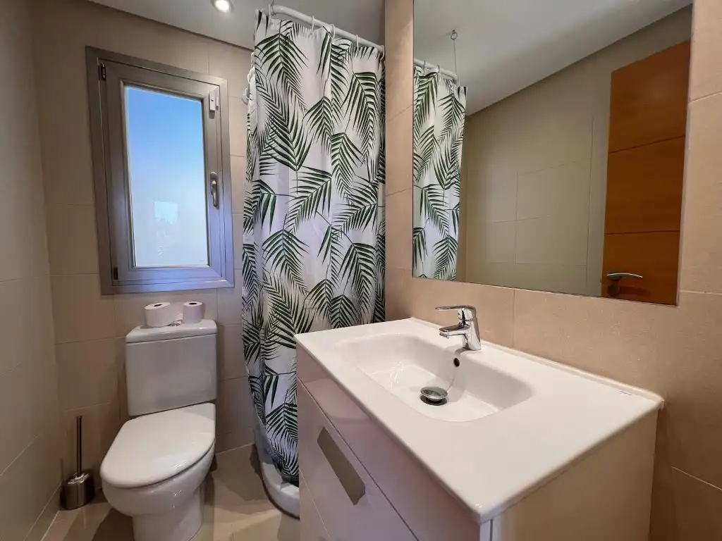 Badezimmer von Einfamilien-Reihenhaus zur Miete in Cala Vinyes