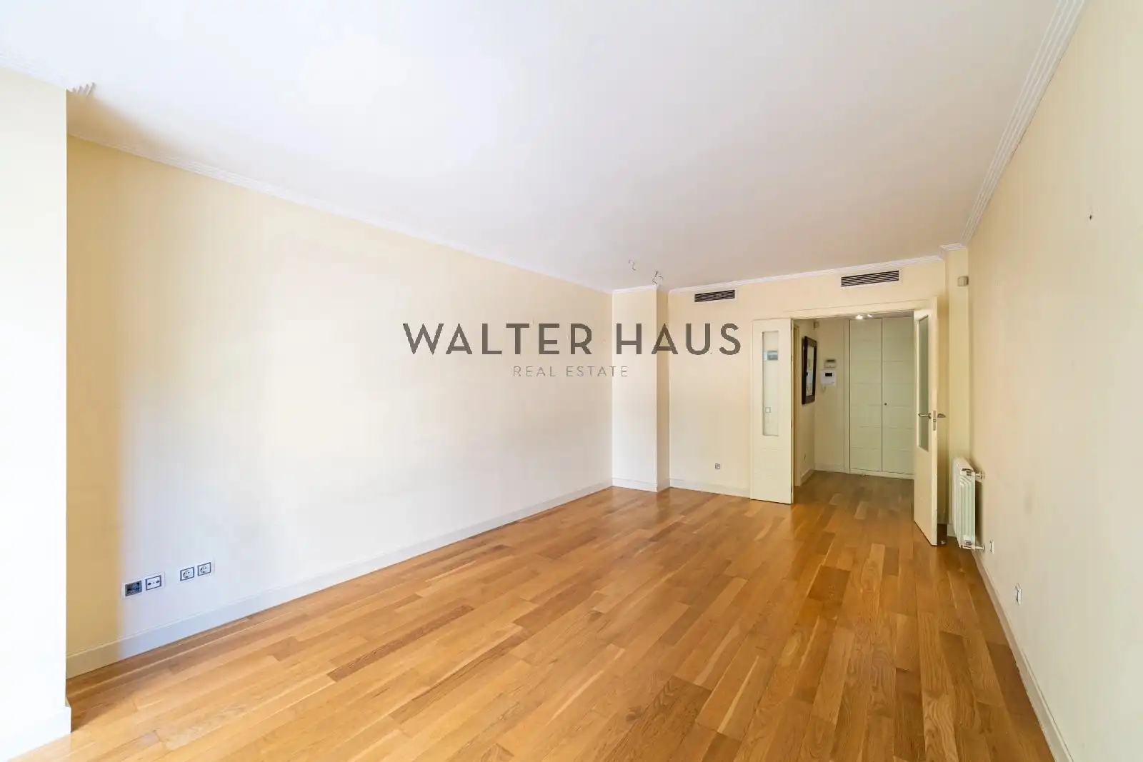 Flat for sale in Madrid  with Air Conditioner, Heating and Storage room