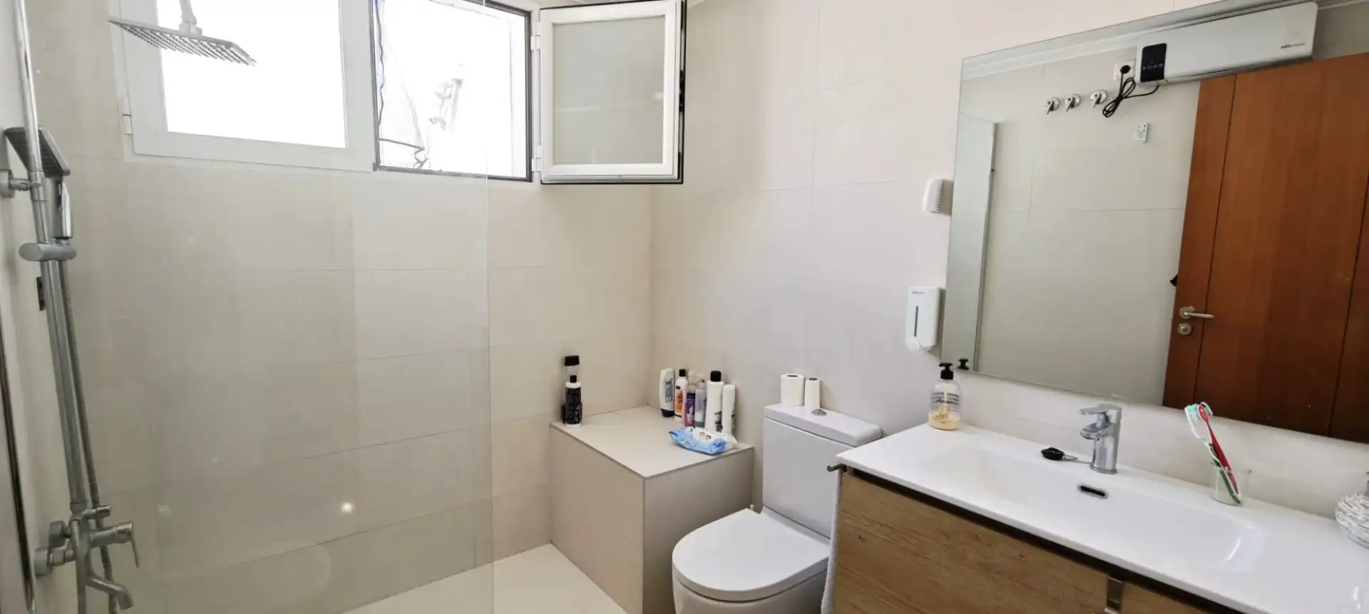 Bathroom of Attic for sale in Aldaia  with Air Conditioner, Heating and Terrace