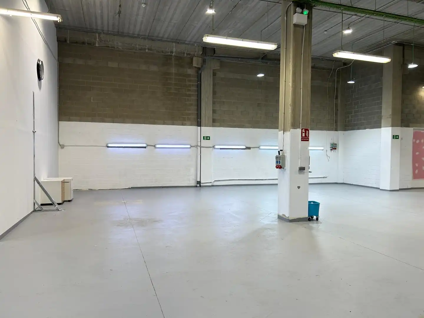 Industrial buildings for rent in Finestrelles