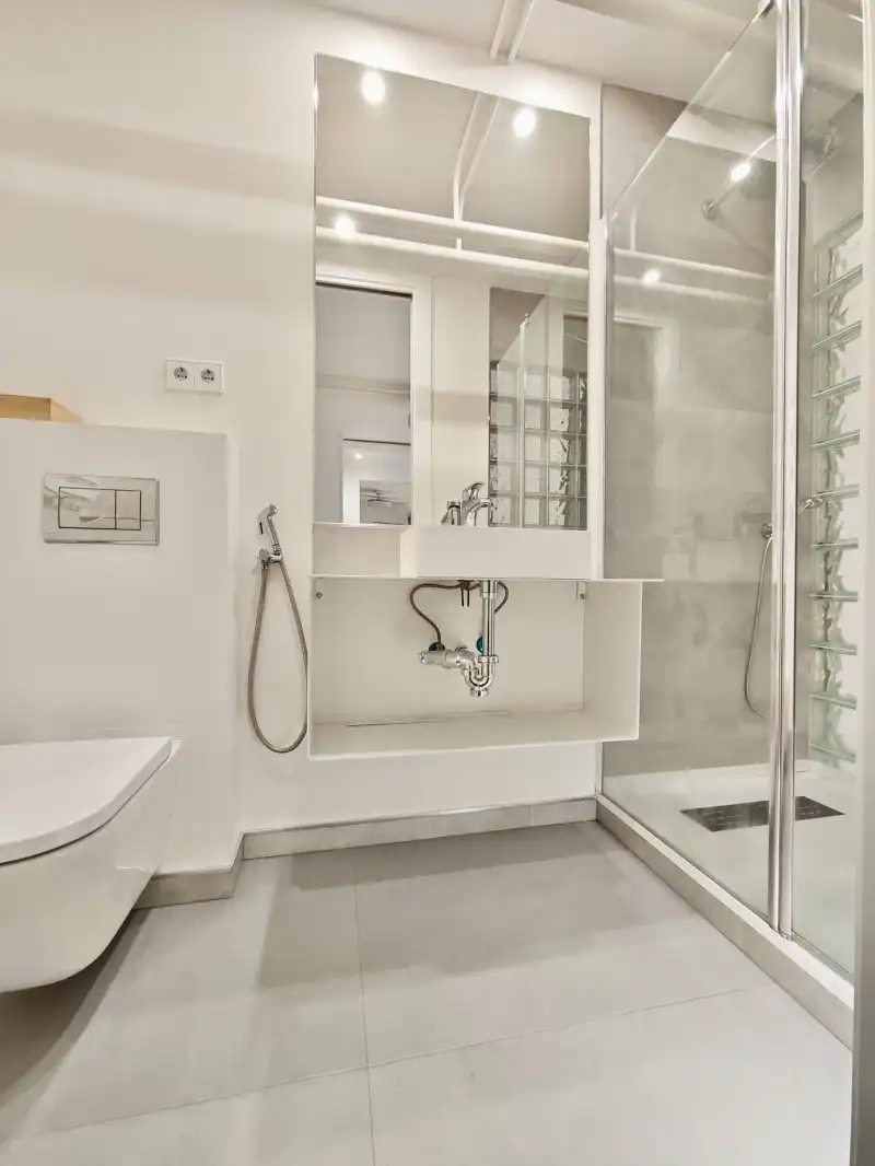 Badezimmer von Wohnung zur Miete in Madrid mit Klimaanlage, Heizung und Privatgarten